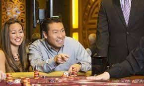 Live casino tables including blackjack and baccarat for real-time gaming experience in Philippines